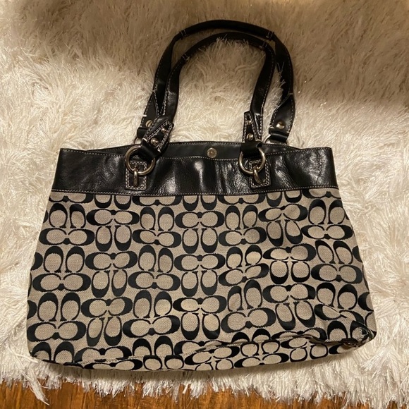♥️🔥Coach FLASH SALE 🔥MAKE OFFER 🔥♥️ - Picture 6 of 8